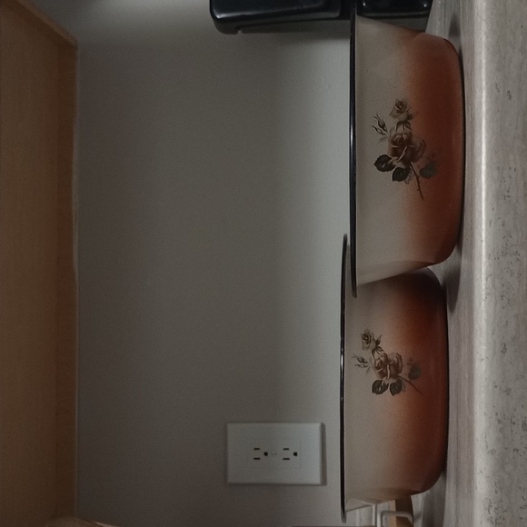 Dusty Rose Enamel Mixing Bowls - Picture 2 of 7